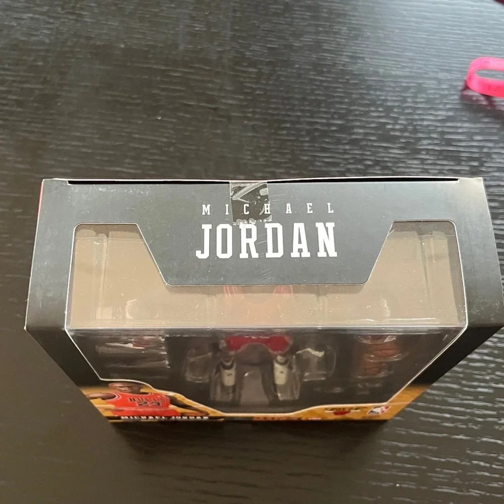 Medicom Toys MAFEX No.100 NBA Chicago Bulls Michael Jordan Figure (NIB) - Picture 4 of 16
